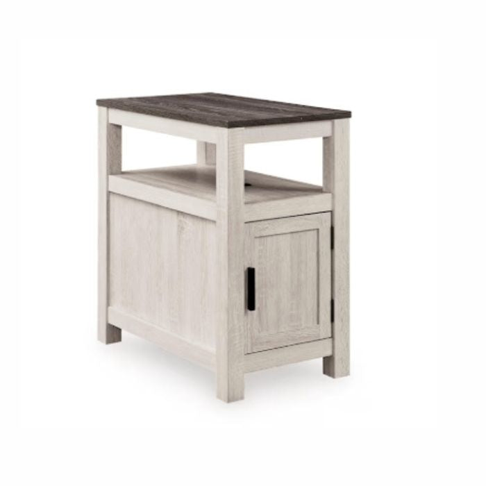 ASHLEY Fendenmore End Table / Farmhouse