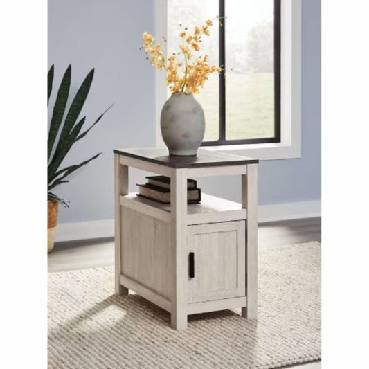 ASHLEY Fendenmore End Table / Farmhouse