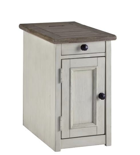 ASHLEY Bolanburg End Table