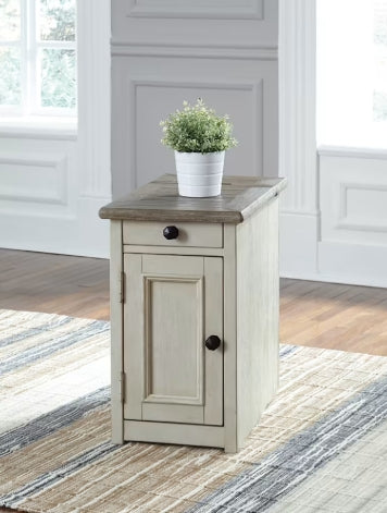 ASHLEY Bolanburg End Table