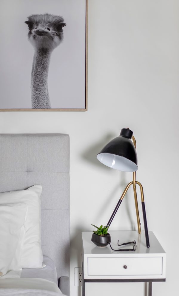 Style in Form Heron Table Lamp – Gold/Black